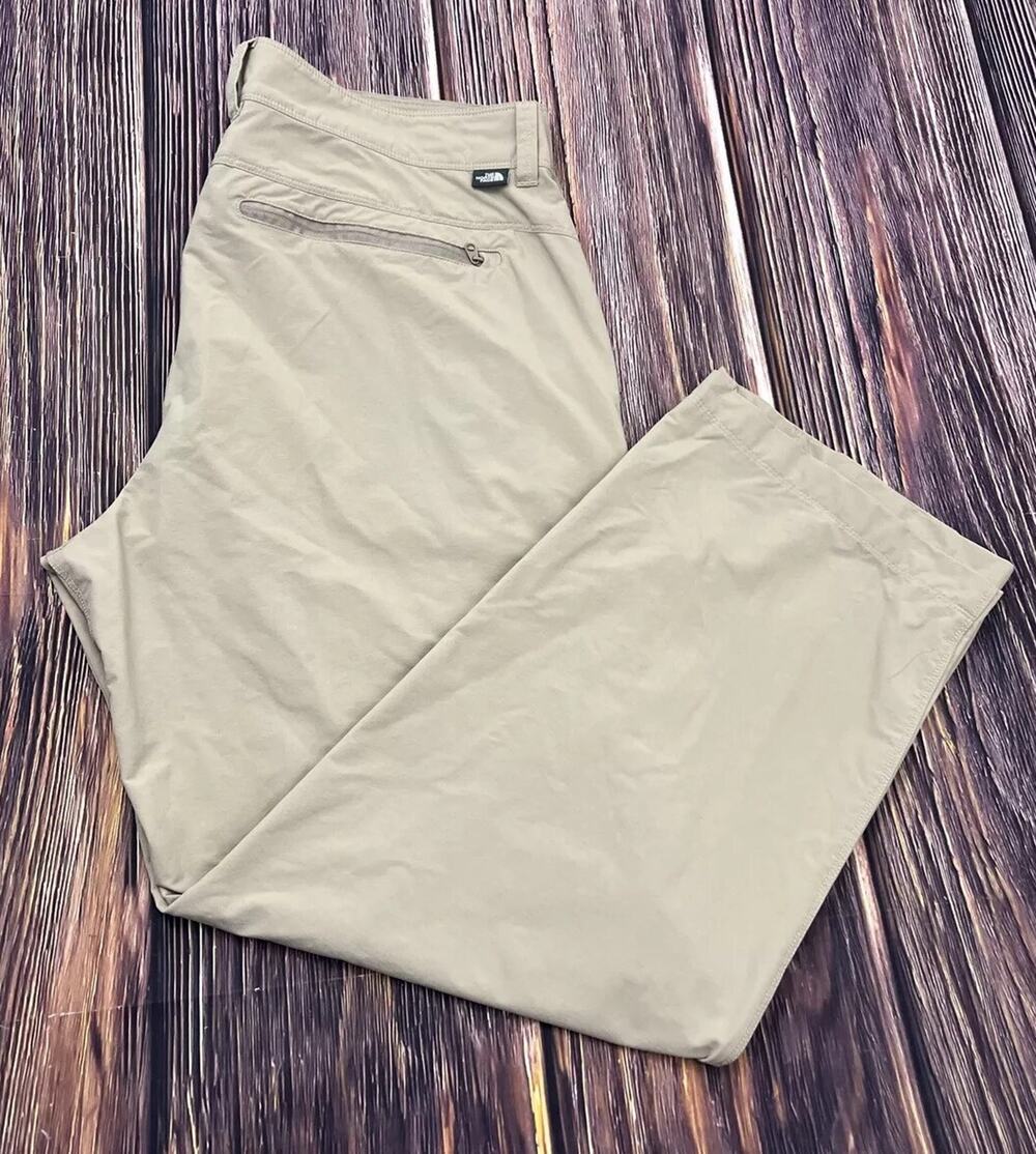 The North Face Beige Nylon Hiking Pants Mens Size 38 (Measures 38x29)